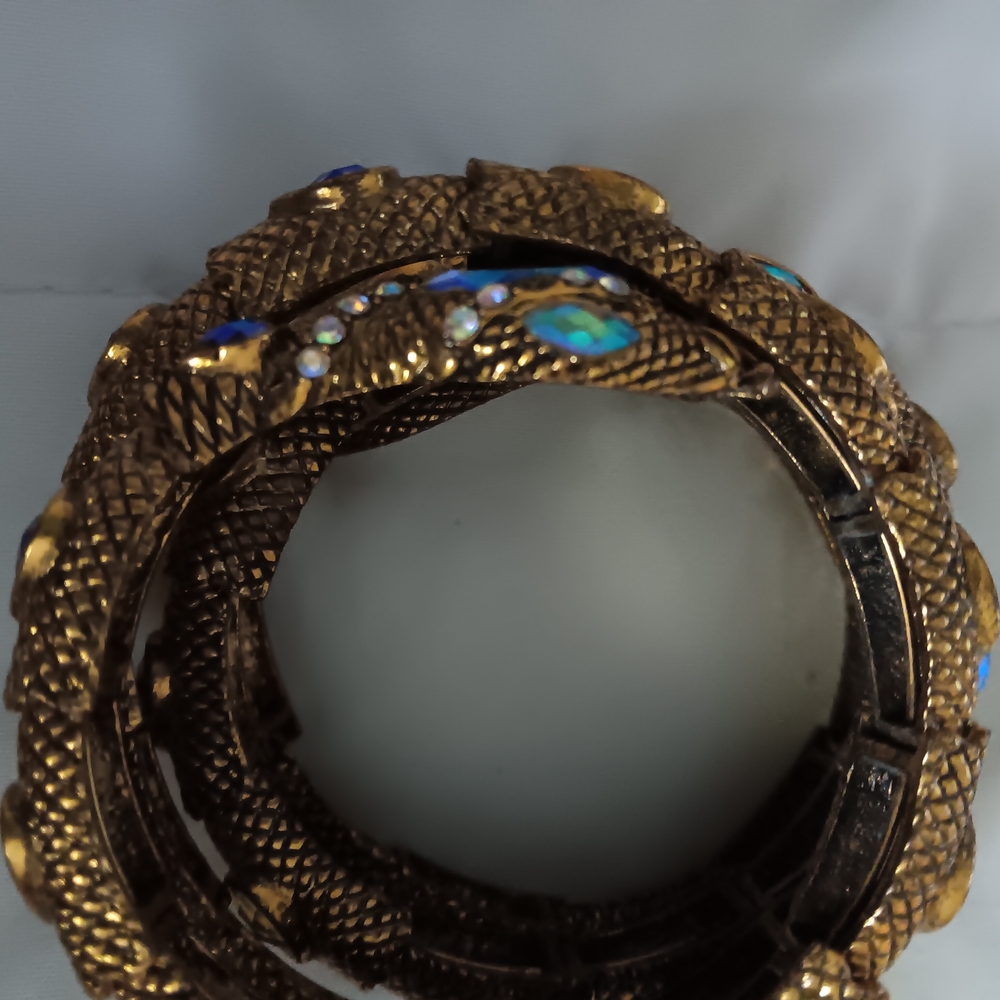Exquisite Gold Bracelet with Blue Highlights Snake